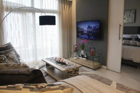 Furnished, 1-bedroom, luxury apartment in Menlyn Maine